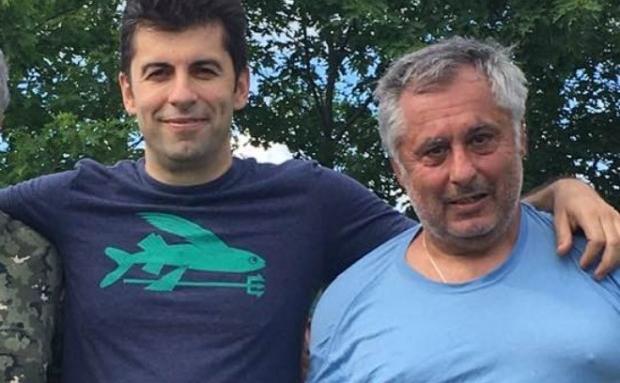 Бащата на Кирил Петков се намеси. Излезе с призив към България